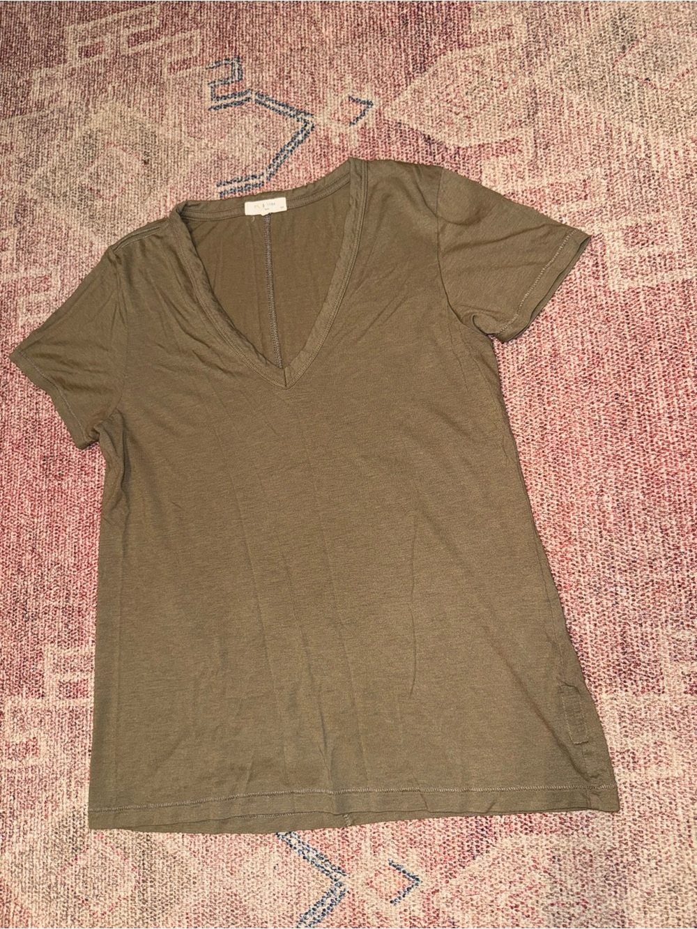 Rag & Bone v neck olive green super soft fitted women’s tee like new size s/p